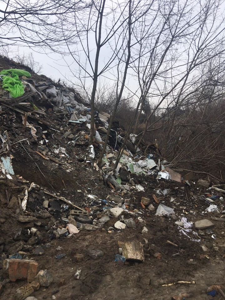 Экоинспекция обнаружила несанкционированную мусорку площадью 671 кв м в Шевченковском районе Киева