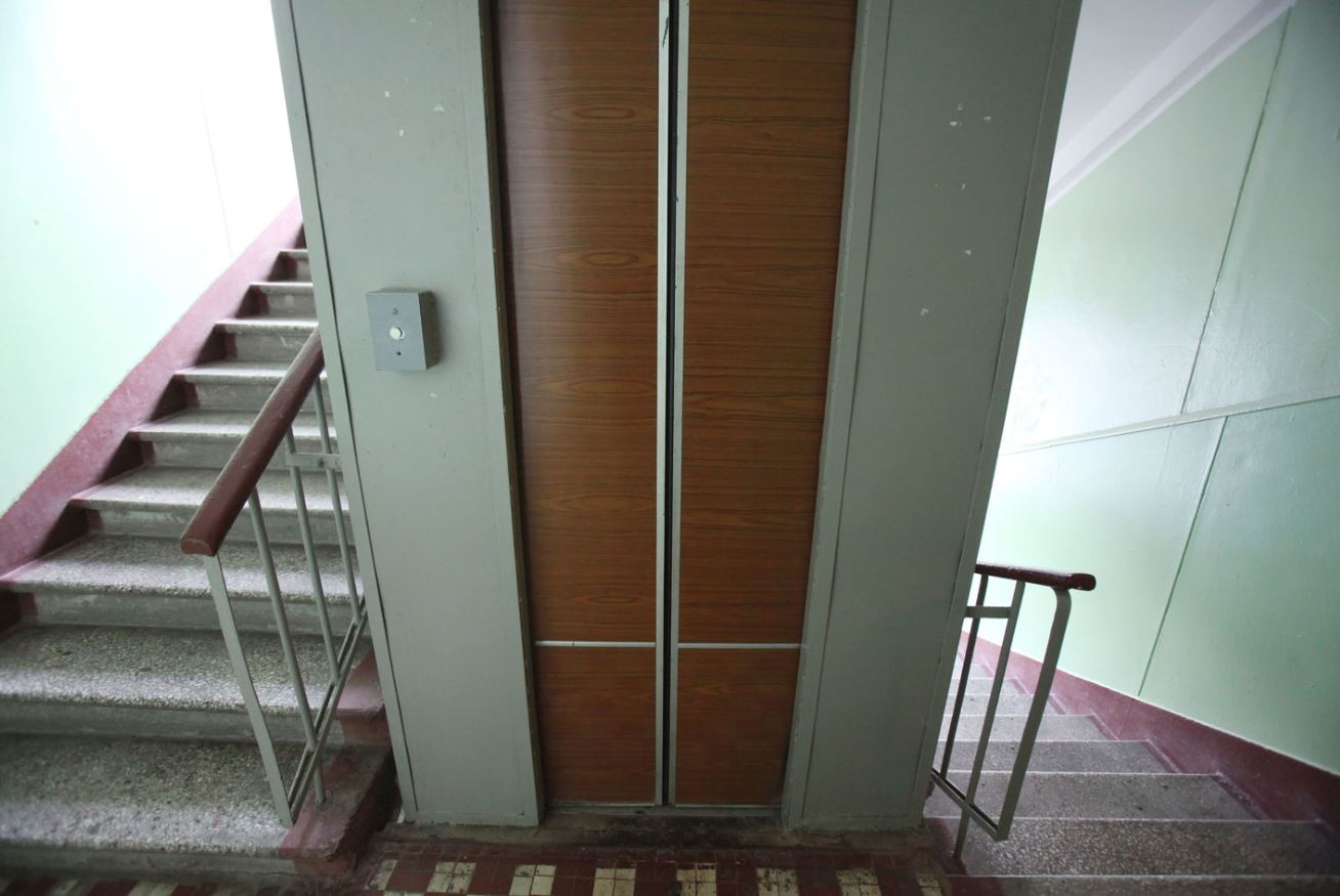 В Соломенском и Подольском районах Киева в 137 домах отремонтируют лифты (адреса)
