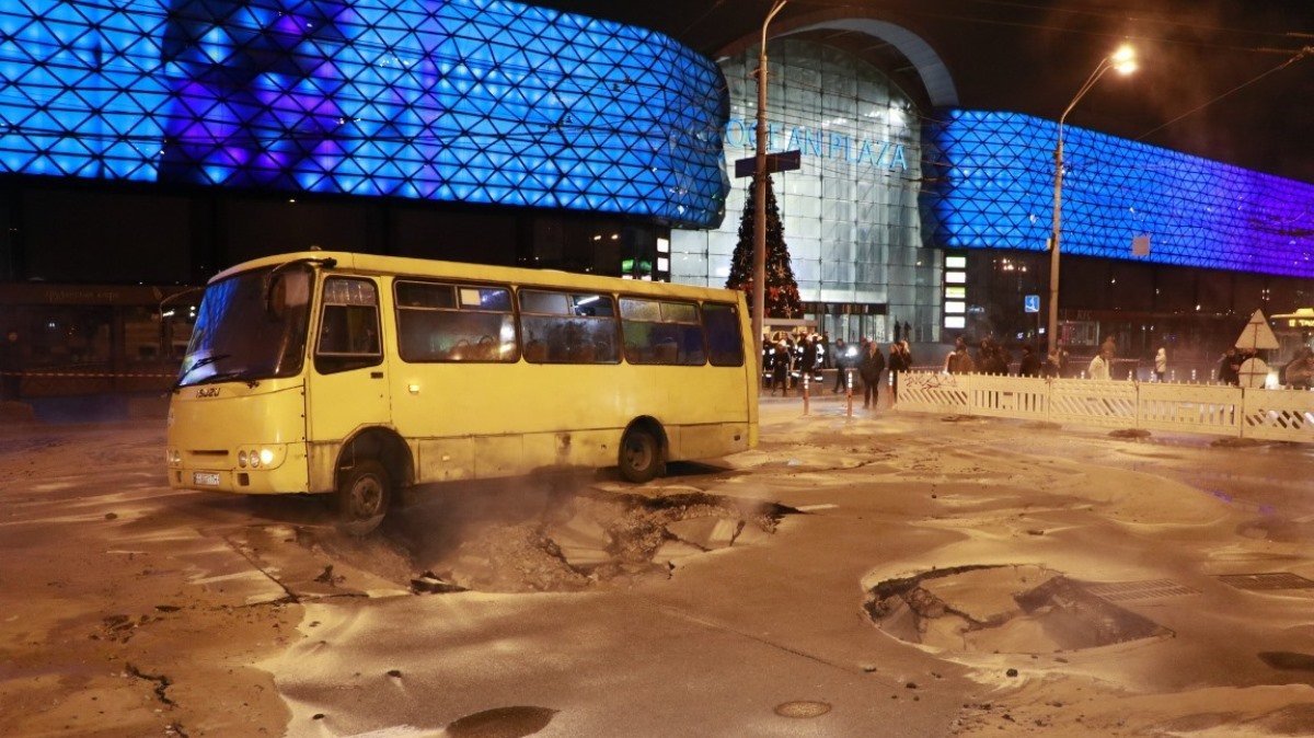 “Киевтеплоэнерго” доказывает, что в межотопительный период гидравлические испытания на теплосети возле Ocean Plaza проводились