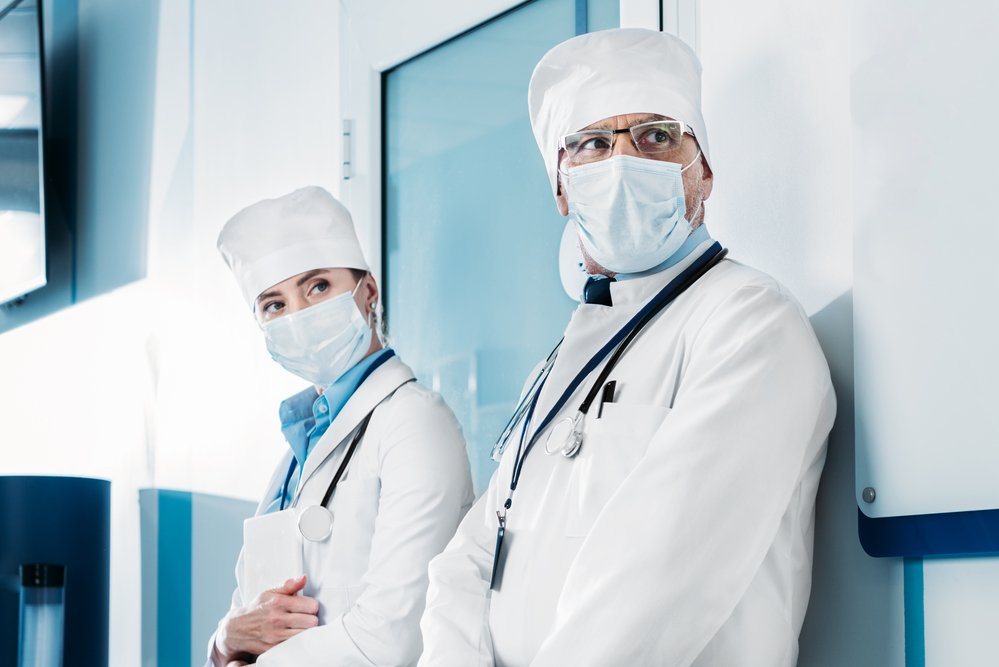 Главу Департамента здравоохранения КГГА попросили обеспечить масками работников амбулатории на Подоле