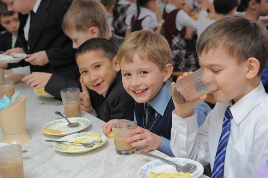 Один район та три міста Київщини обрали постачальників харчування в навчальних закладах