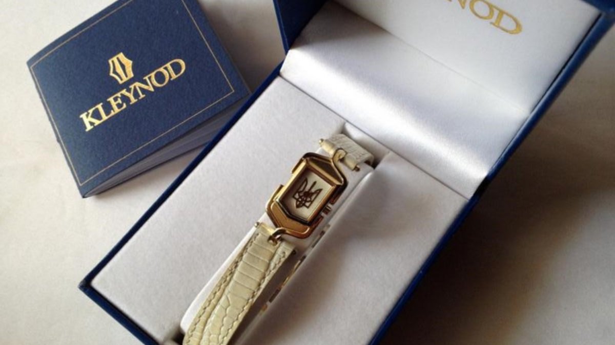 Аппарат КГГА объявил аукцион по закупке подарочных наручных часов почти на 4 млн гривен