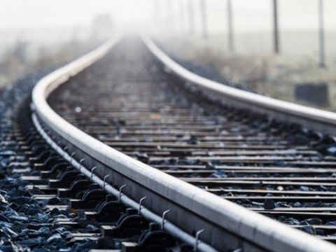 На Киевщине молодой парень погиб под поездом после ссоры с родителями