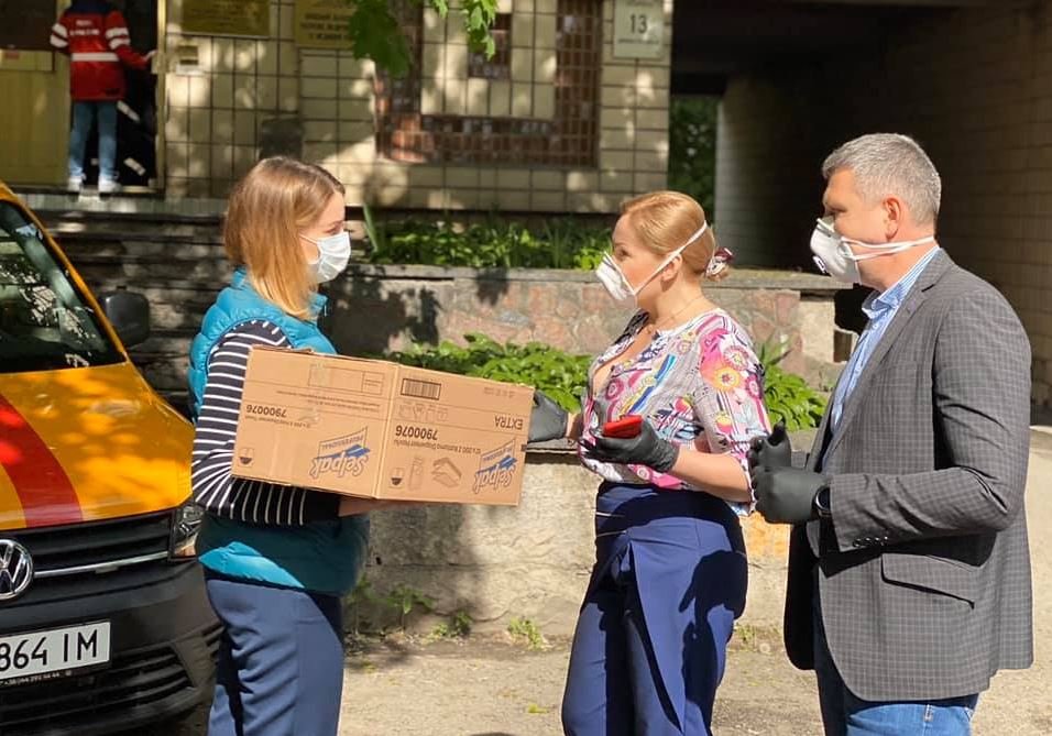 “Киевоблгаз” передал средства защиты врачам экстренной помощи Киевской областной клинической больницы