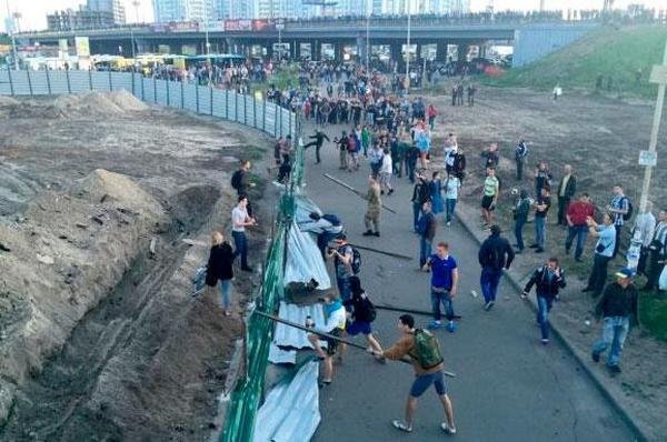 Суд отменил решение Киевсовета о предоставлении статуса сквера участку возле метро “Осокорки”