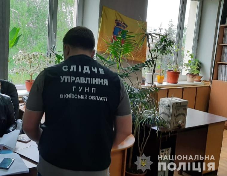 На Киевщине подозреваемую во взяточничестве госслужащую посадили под домашний арест (фото)