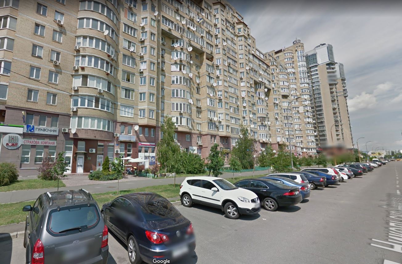 Кличко попросили восстановить зеленую зону на месте самовольно установленного кафе на Никольско-Слободской