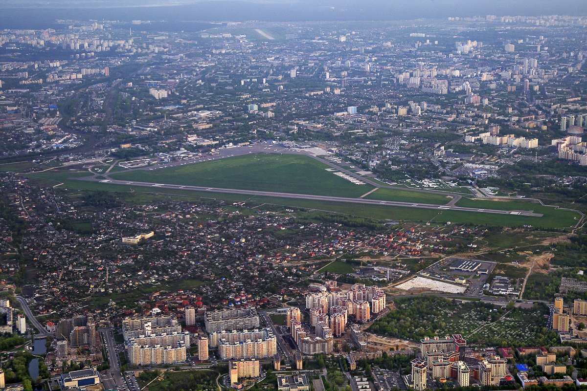 Чтобы избежать банкротства аэропорт “Киев” планирует сократить половину персонала