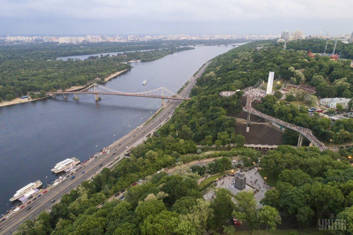 Кличко заявил, что не допустит строительство отеля под пешеходно-велосипедным мостом на Владимирском спуске