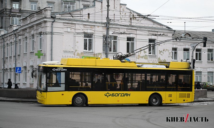 В ночь на завтра, 19 июня, будет изменен маршрут одного из киевских троллейбусов и график движения второго