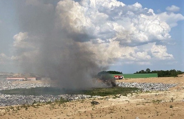 В селе Подгорцы под Киевом произошел пожар на мусорном полигоне №5 (фото)