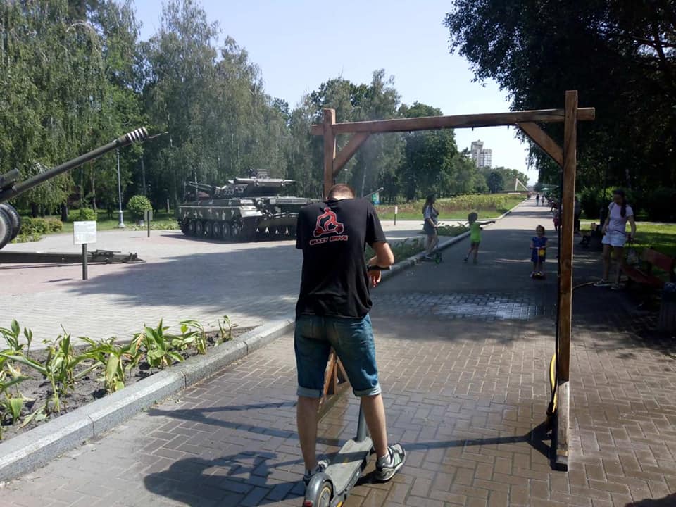 Освежающие рамки установлены в двух парках Днепровского района Киева (фото)