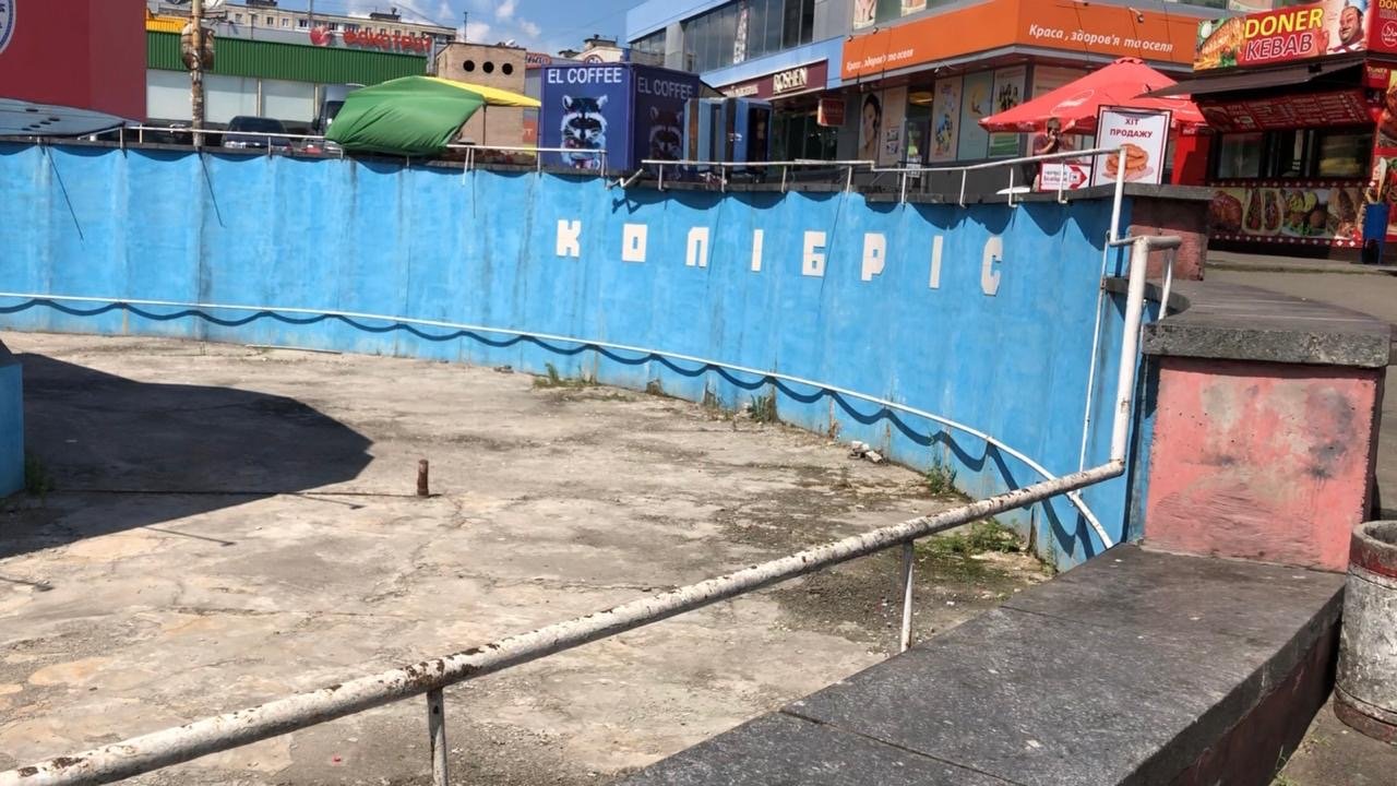 На Борщаговке собирают подписи за перенос МАФов и реконструкцию фонтана