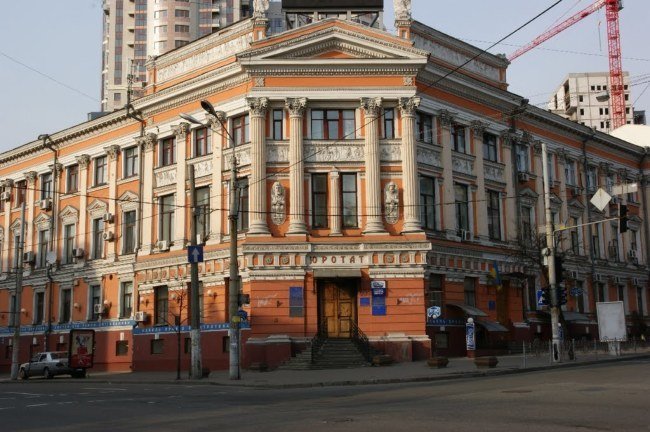 Областные учреждения получили в аренду коммунальные помещения Киевоблсовета