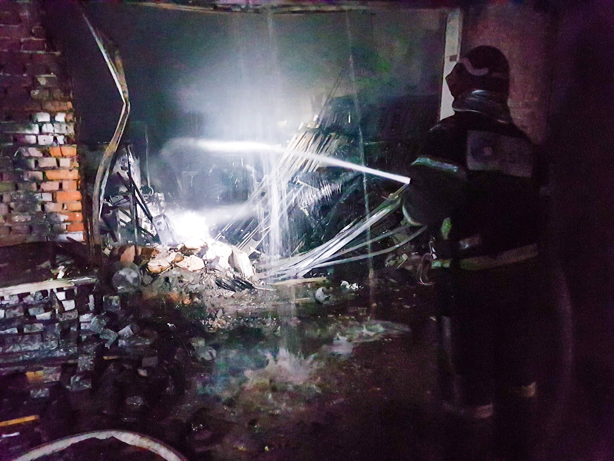 В гаражном кооперативе в Соломенском районе Киева произошел взрыв с последующим пожаром (фото)