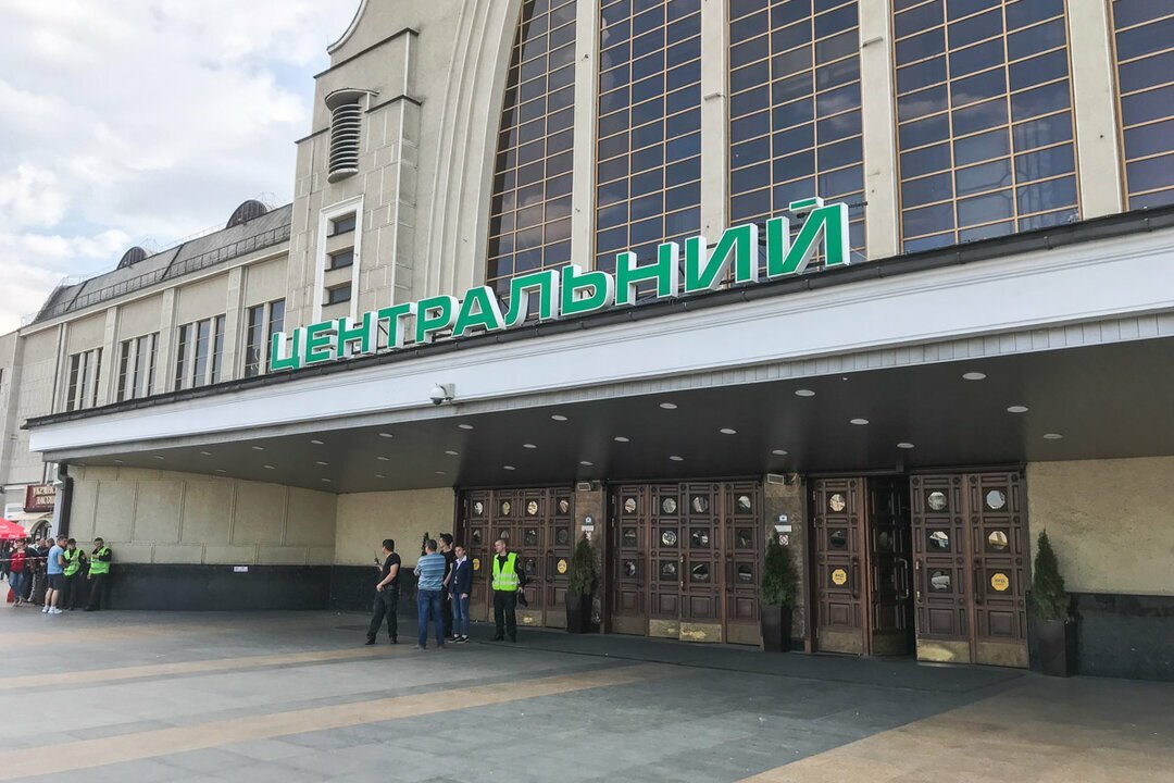 В Киеве закрыли Центральный железнодорожный вокзал из-за сообщения о минировании