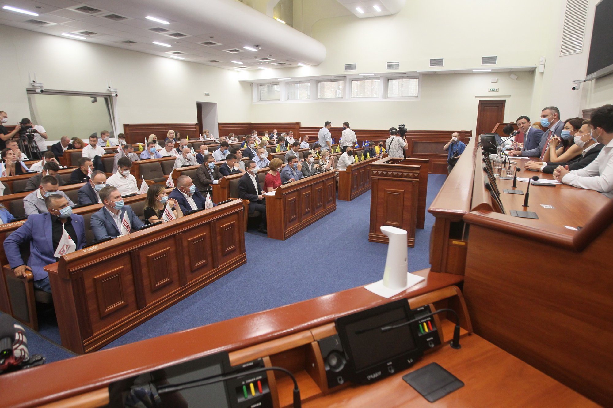 Киевсовет решил обеспечить коммунальные лаборатории расходными материалами для тестирования на COVID-19, а их работников - муниципальными надбавками