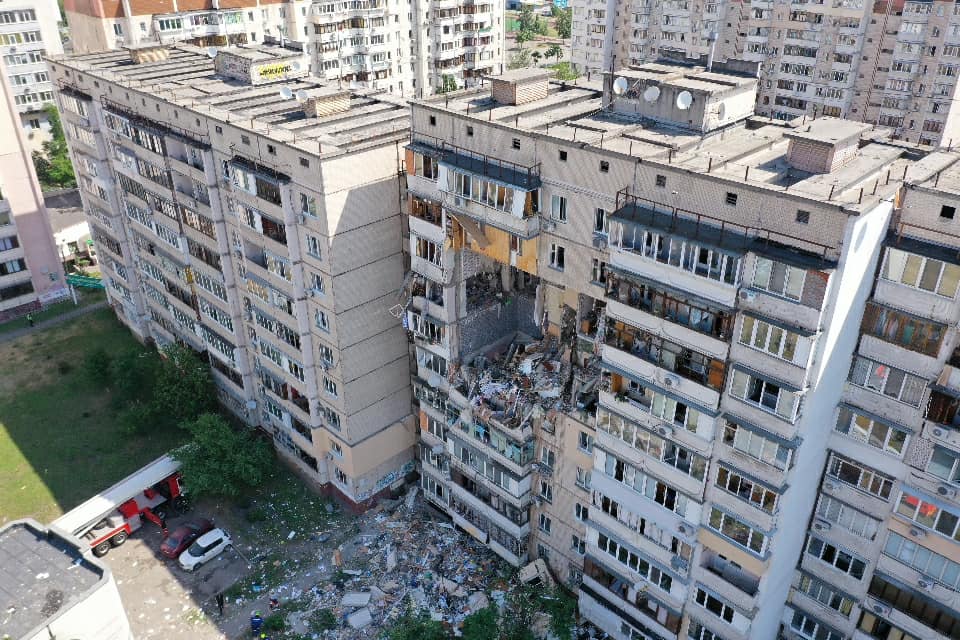 Четыре семьи, пострадавшие от взрыва дома на Позняках, получили документы на новые квартиры