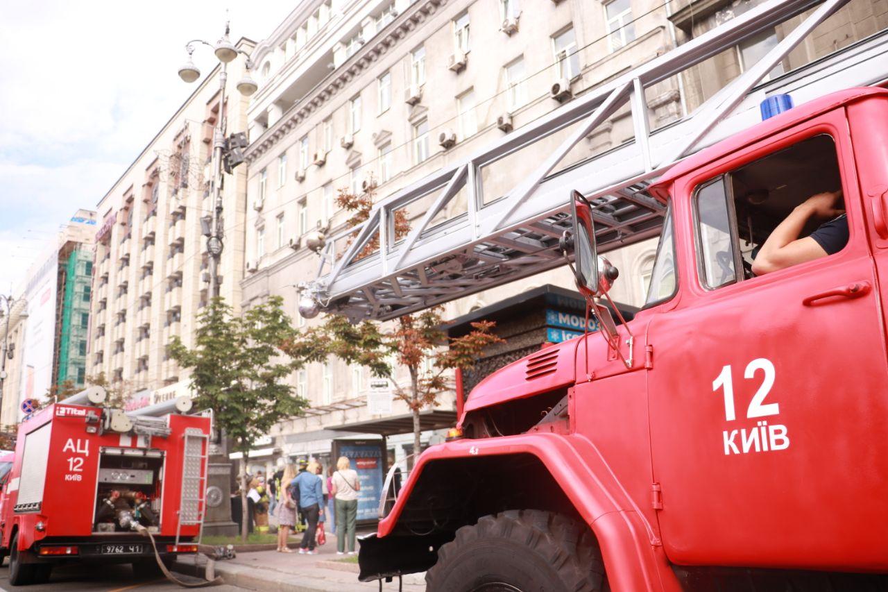 В Киеве горел дом на Крещатике (фото)