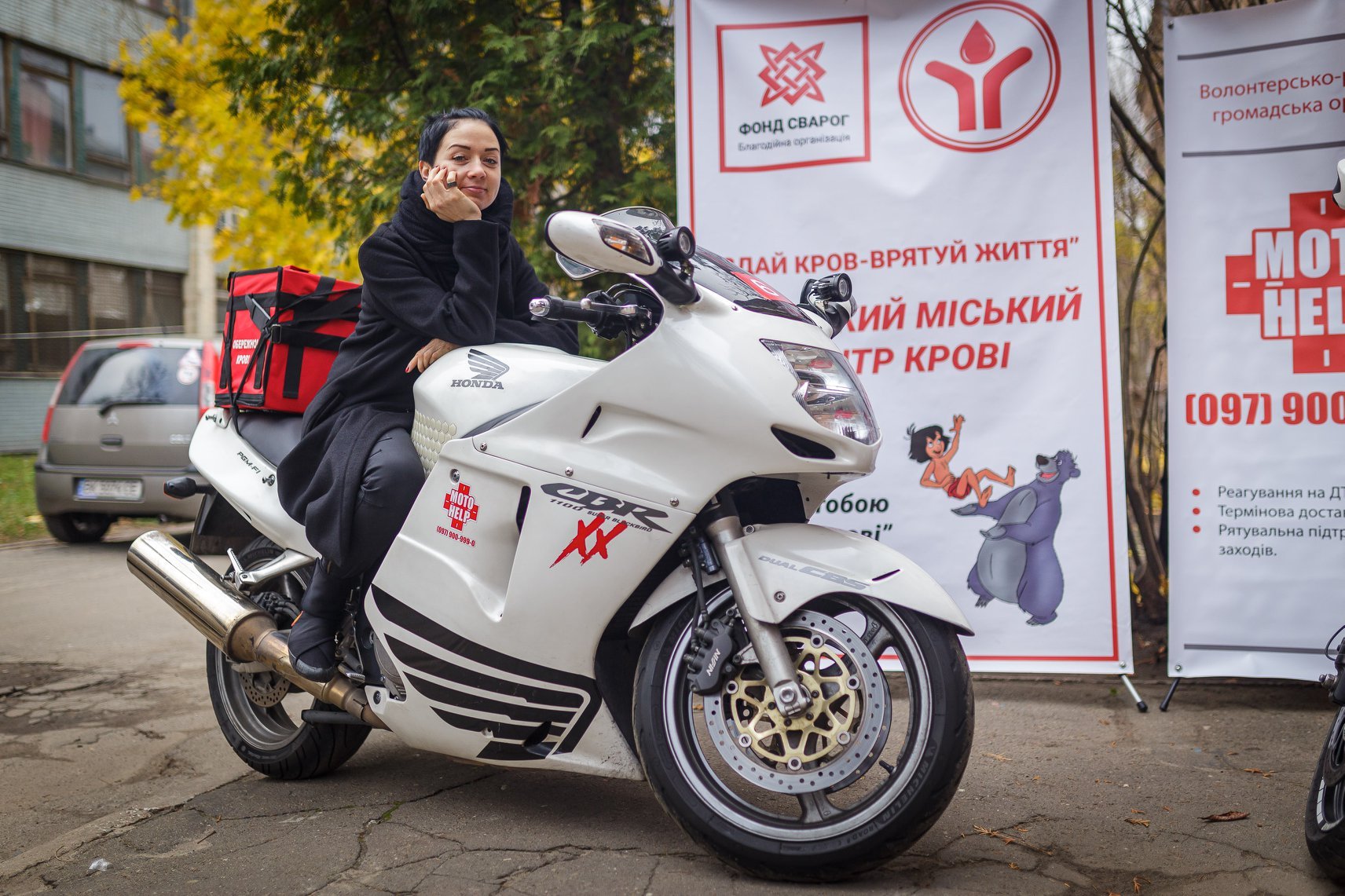 С начала года волонтеры “Мотохелп” осуществили более 100 срочных доставок крови по Киеву и области