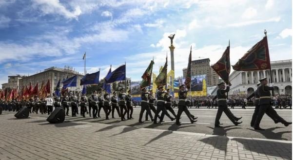 В центре столицы ограничат движение и изменят маршруты общественного транспорта в День Независимости (схемы движения)