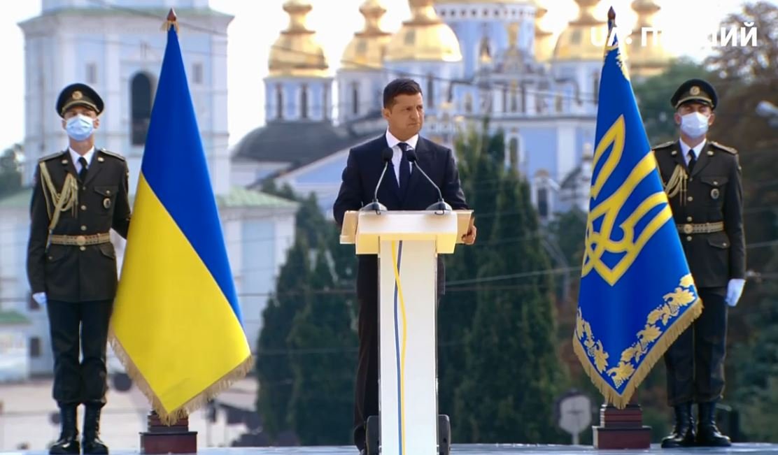 В центре Киева прошли официальные мероприятия в честь Дня Независимости и собирается Марш защитников (фото, видео)