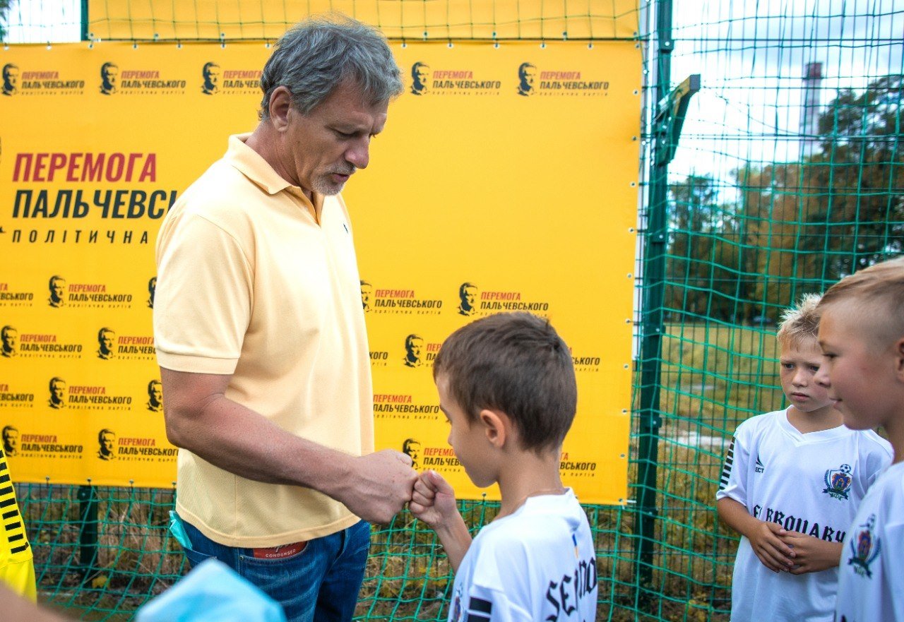 Пальчевский поздравил юношескую команду футбольного клуба “Бровары” с выходом в высшую детскую лигу