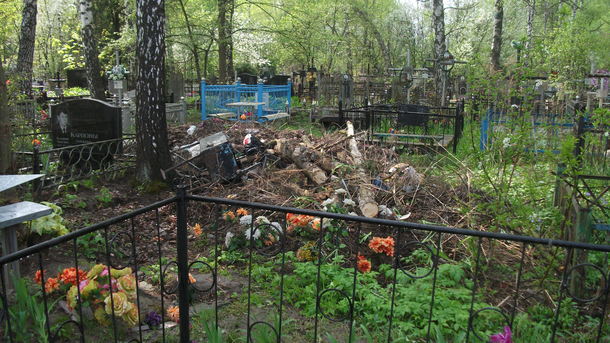 Столичные кладбища почти за 3 млн гривен очистят от свалок