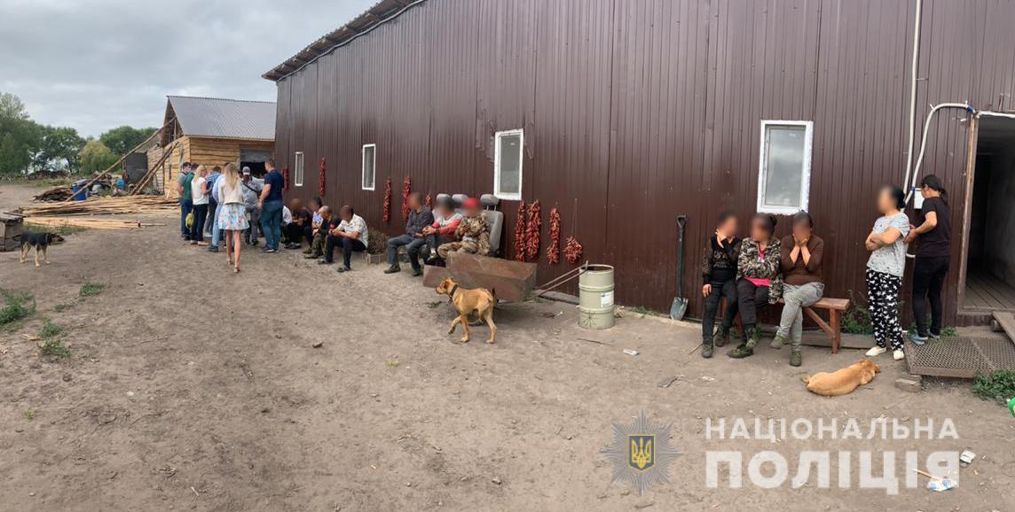 Полицейские обнаружили на Киевщине группу нелегальных мигрантов (фото, видео)