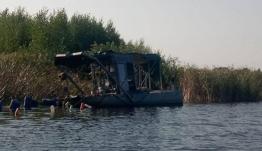 Рыбоохранный патруль Киевщины зафиксировал незаконный намыв песка на реке Козинка