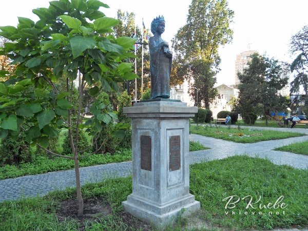 Киевсовет назвал сквер на Львовской площади в честь Анны Киевской