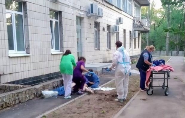 В киевской больнице двое пациентов покончили жизнь самоубийством (фото)