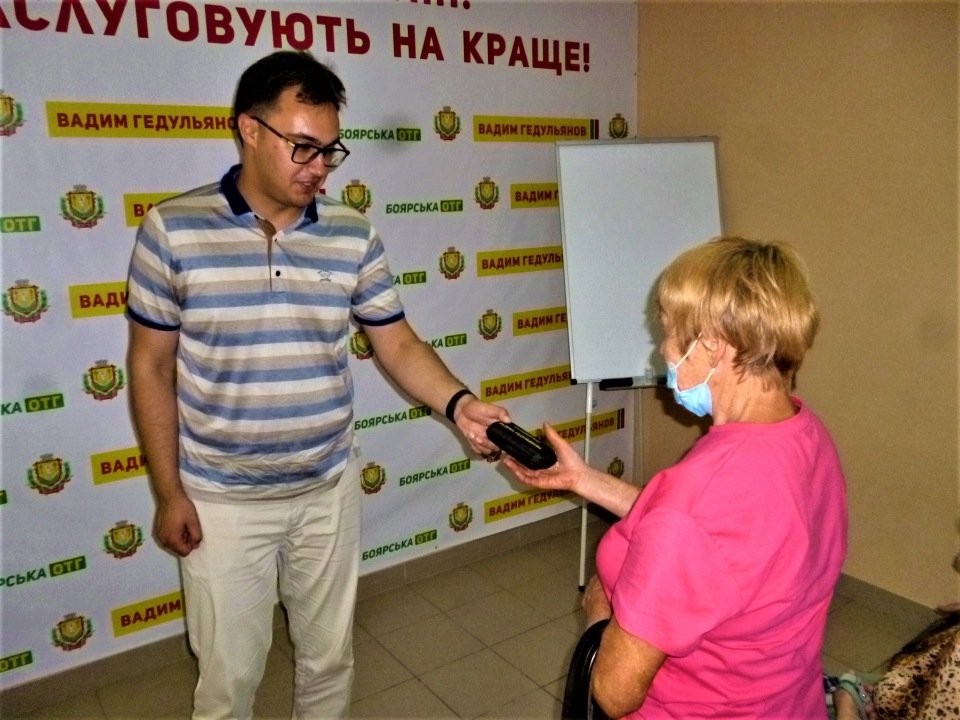 Понад 2000 жителів Боярської громади отримали окуляри від Фонду Вадима Гедульянова