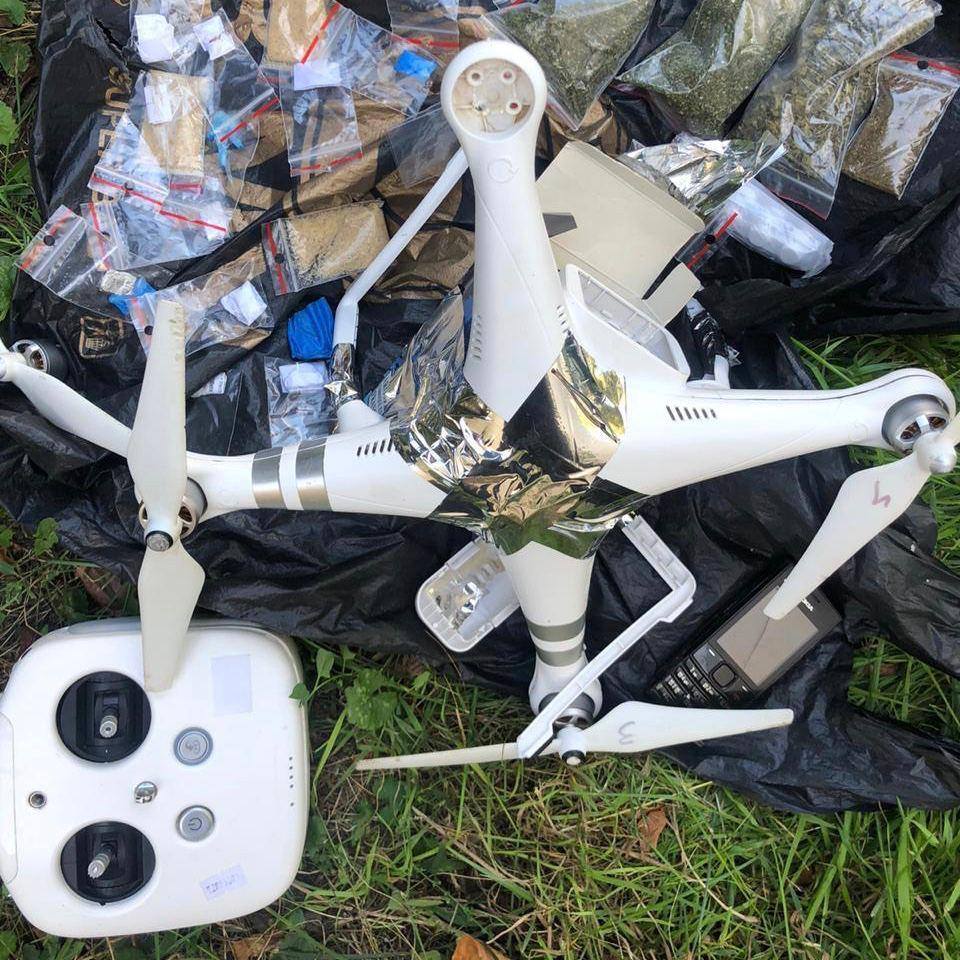 Жителю Киевщины сообщили о подозрении в попытке сбыта наркотиков в Лукьяновское СИЗО с помощью дрона (фото)