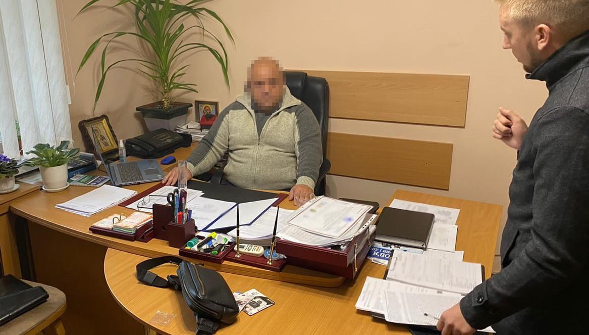 Служащие Госпродпотребслужбы Киевской области попались на взятках за проведение экспертиз (фото)