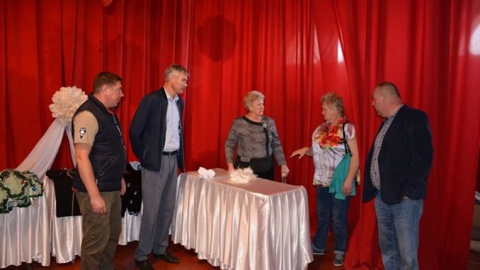 Партійці “Європейської Солідарності” Миронівщини передали вихованцям Центру дитячої та юнацької творчості подарунки
