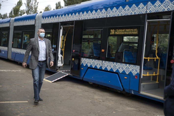 Віталій Кличко презентував два нових трамваї PESA, що завтра вийдуть на маршрут № 28 на лівому березі столиці (фото)