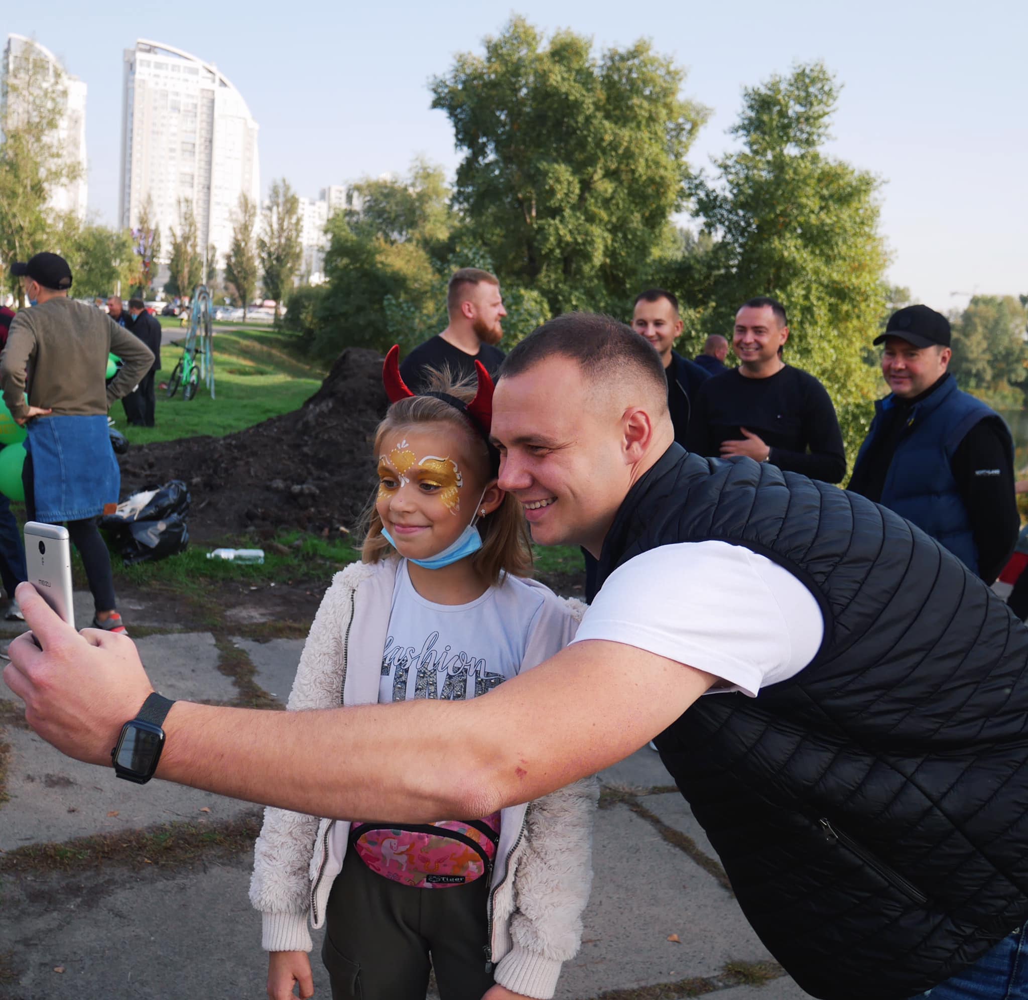Кандидат до Київради від “Слуги народу” Євген Кузьменко провів зустріч із виборцями на Оболоні (фото)