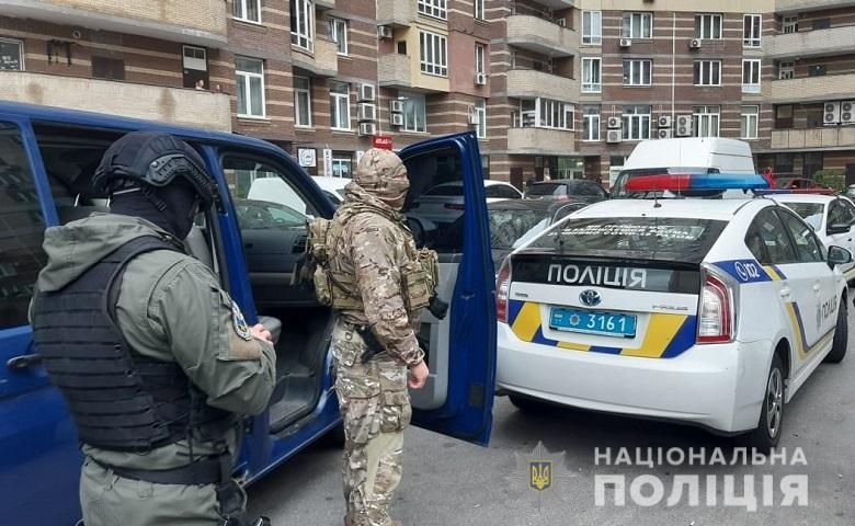 Спецназ задержал киевлянина “заработавшего” в интернете 8 млн гривен (фото)