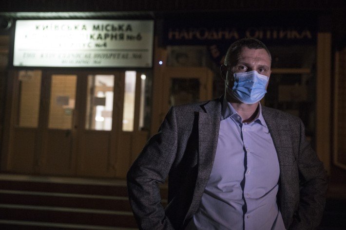 Віталій Кличко перевірив, як надають допомогу хворим на коронавірус у міській лікарні № 6