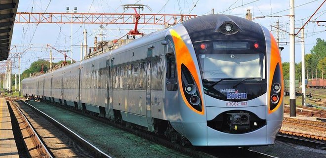 “Укрзализныця” анонсировала снижение цен на проезд в вагонах 1 класса Интерсити+