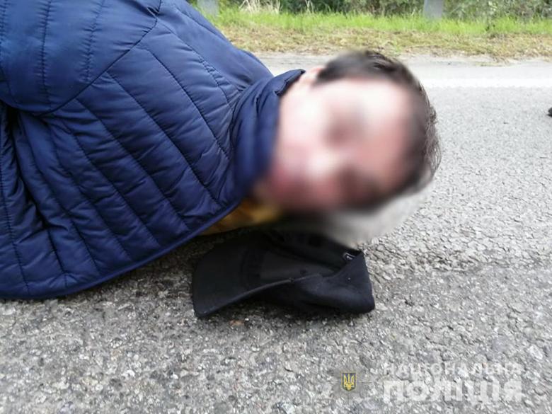 Полиция в течение четырех часов задержала иностранца по подозрению в убийстве мужчины в Киеве (фото, видео)