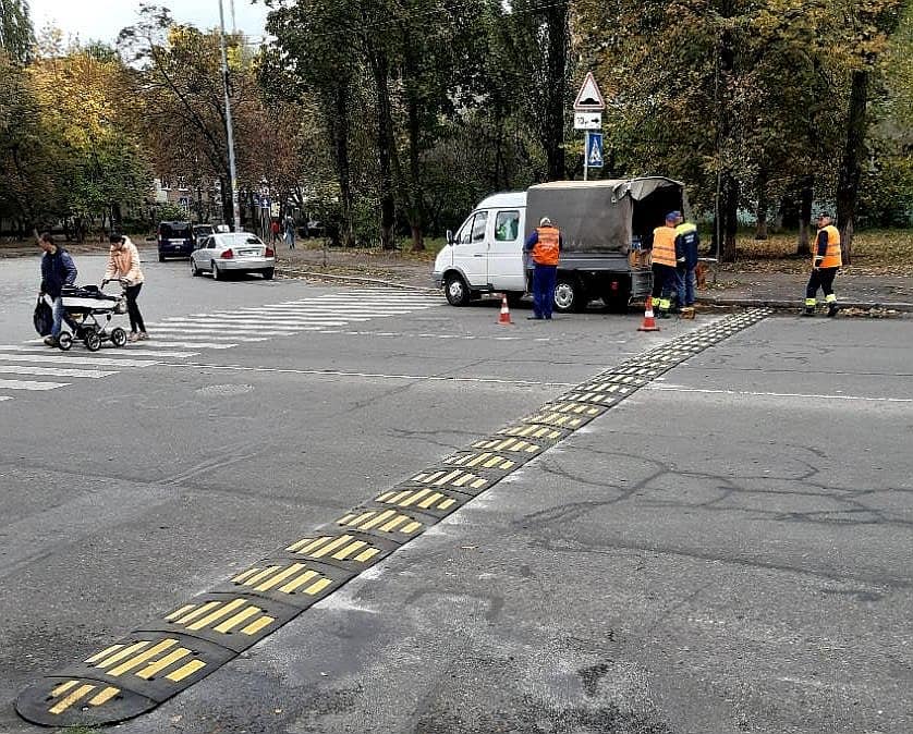 Пешеходные переходы в двух районах Киева стали безопаснее (фото)