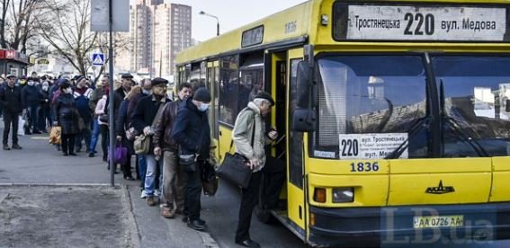 Столичную власть просят увеличить количество общественного транспорта для соблюдения карантинных ограничений