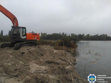 На реке Козинка в Киевской области продолжается самовольное дноуглубление (видео)