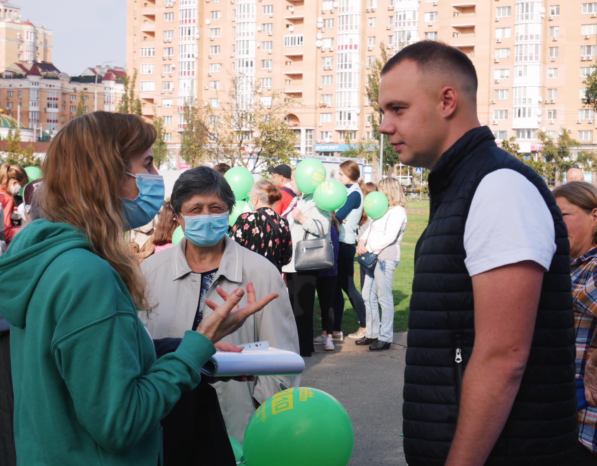 Кандидат до Київради від “Слуги народу” Євген Кузьменко провів зустріч із виборцями на Оболоні (фото)