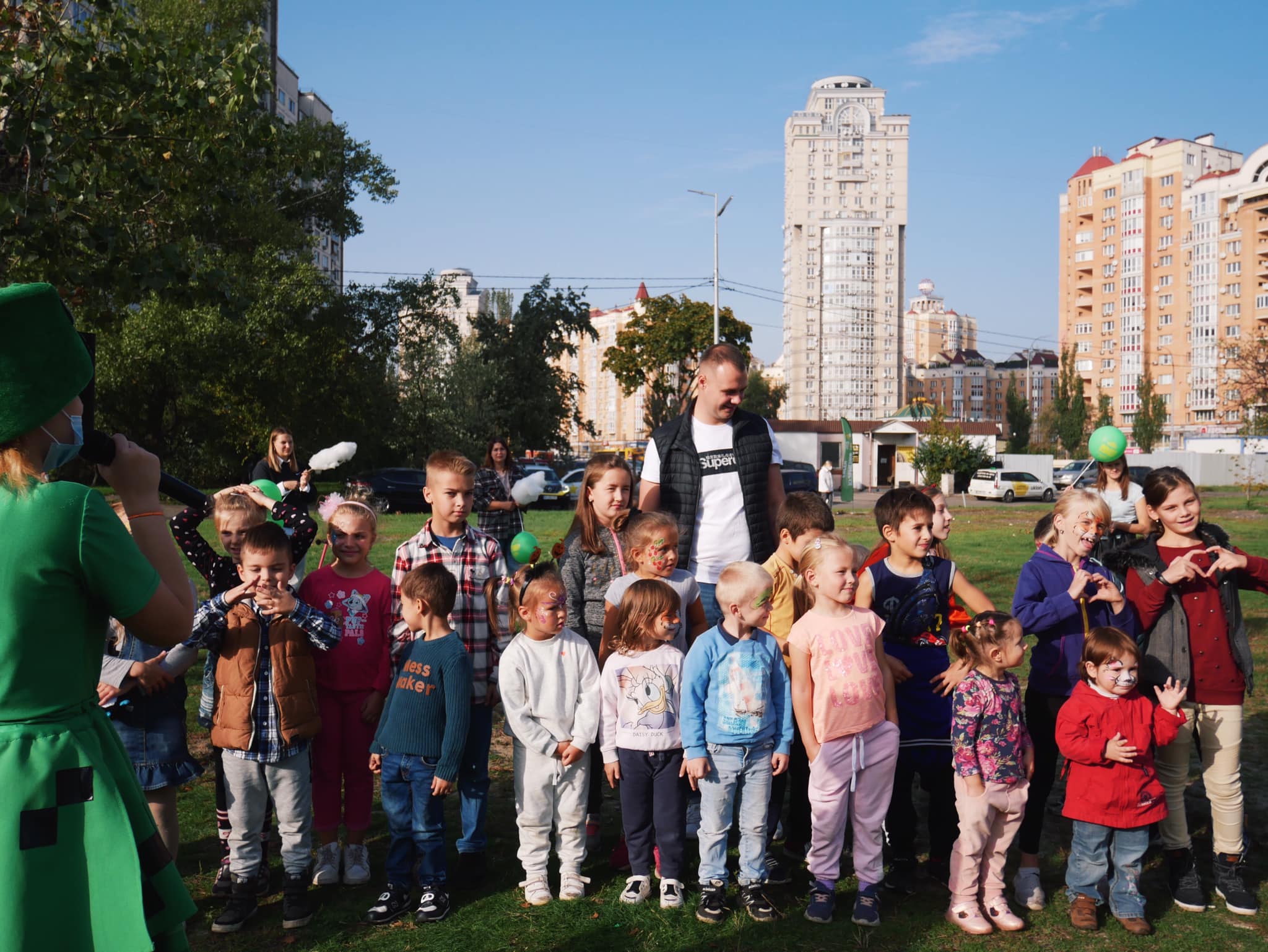 Кандидат до Київради від “Слуги народу” Євген Кузьменко провів зустріч із виборцями на Оболоні (фото)
