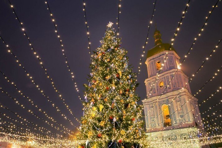 Новый год Киев встретит с елкой, но без концертов и фудкортов