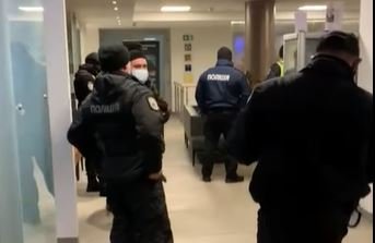 В Киеве полиция начала уголовное производство в отношении спорткомплекса и закрыла 2 ресторана за нарушения карантина (видео)