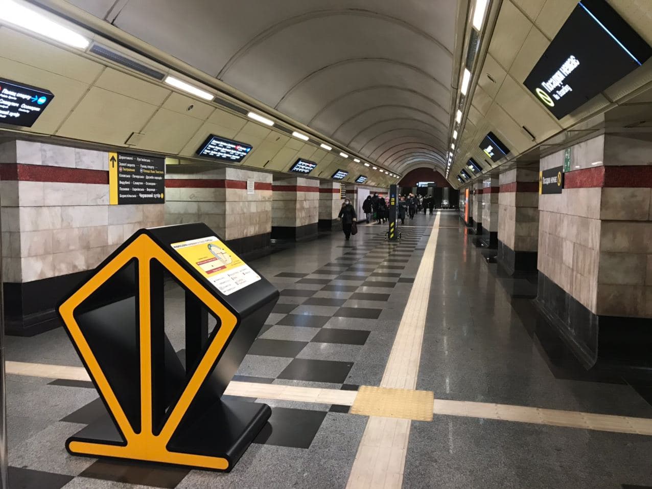 Станцию “Сырец” столичного метрополитена обустроили для незрячих людей (фото)